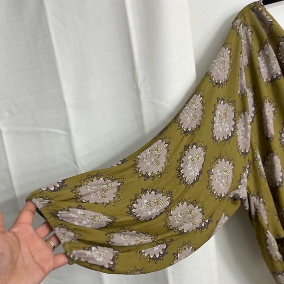 Free People Cowling around Cowl neck long balloon sleeve blouse - Picture 4 of 10